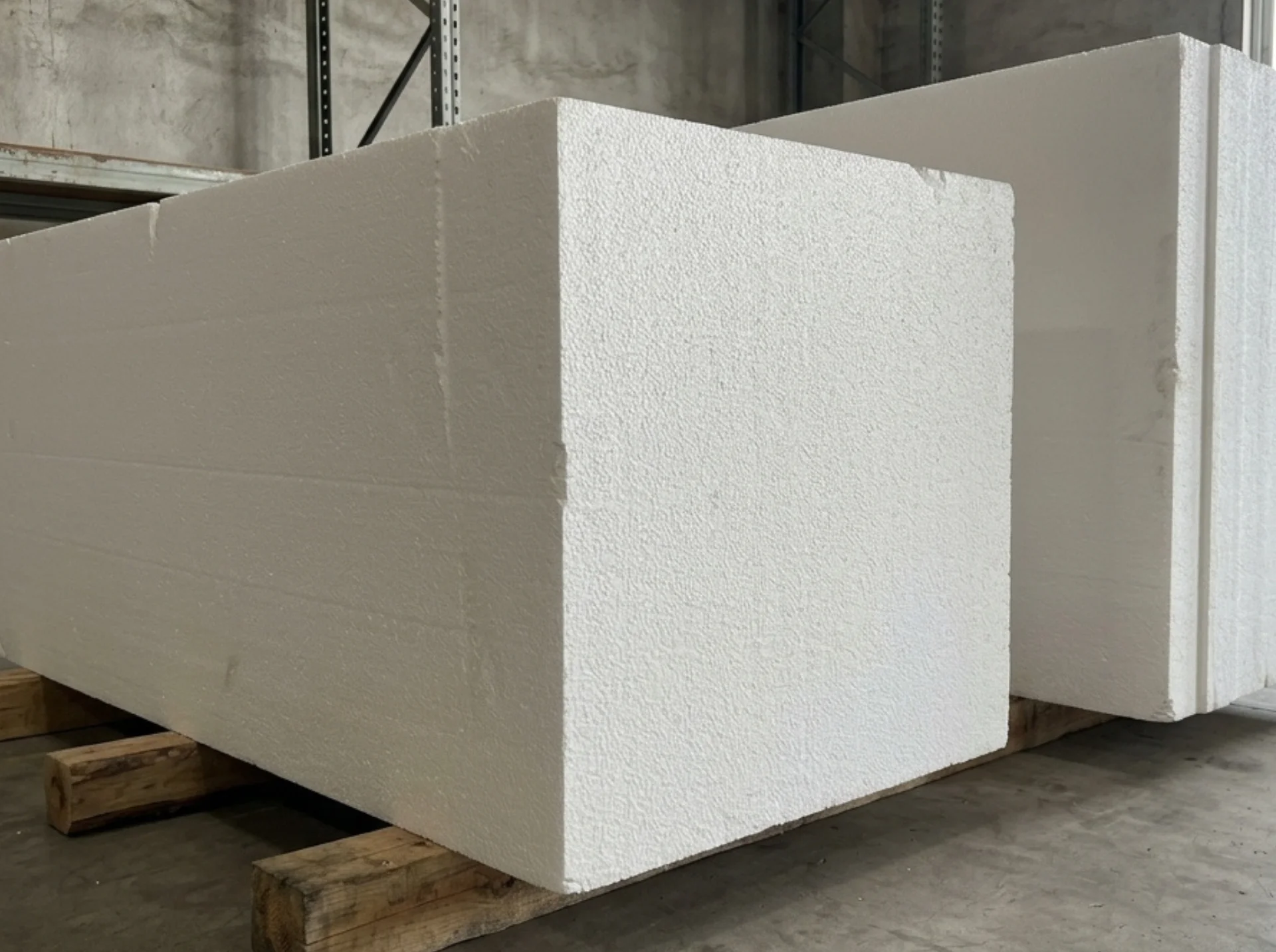 thermal block cross section showing Expandable Polystyrene insulation